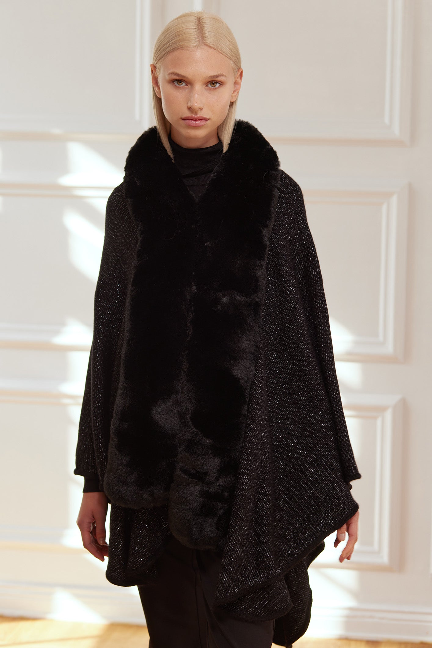 HOLLIES KAPP PONCHO LUREX SVART