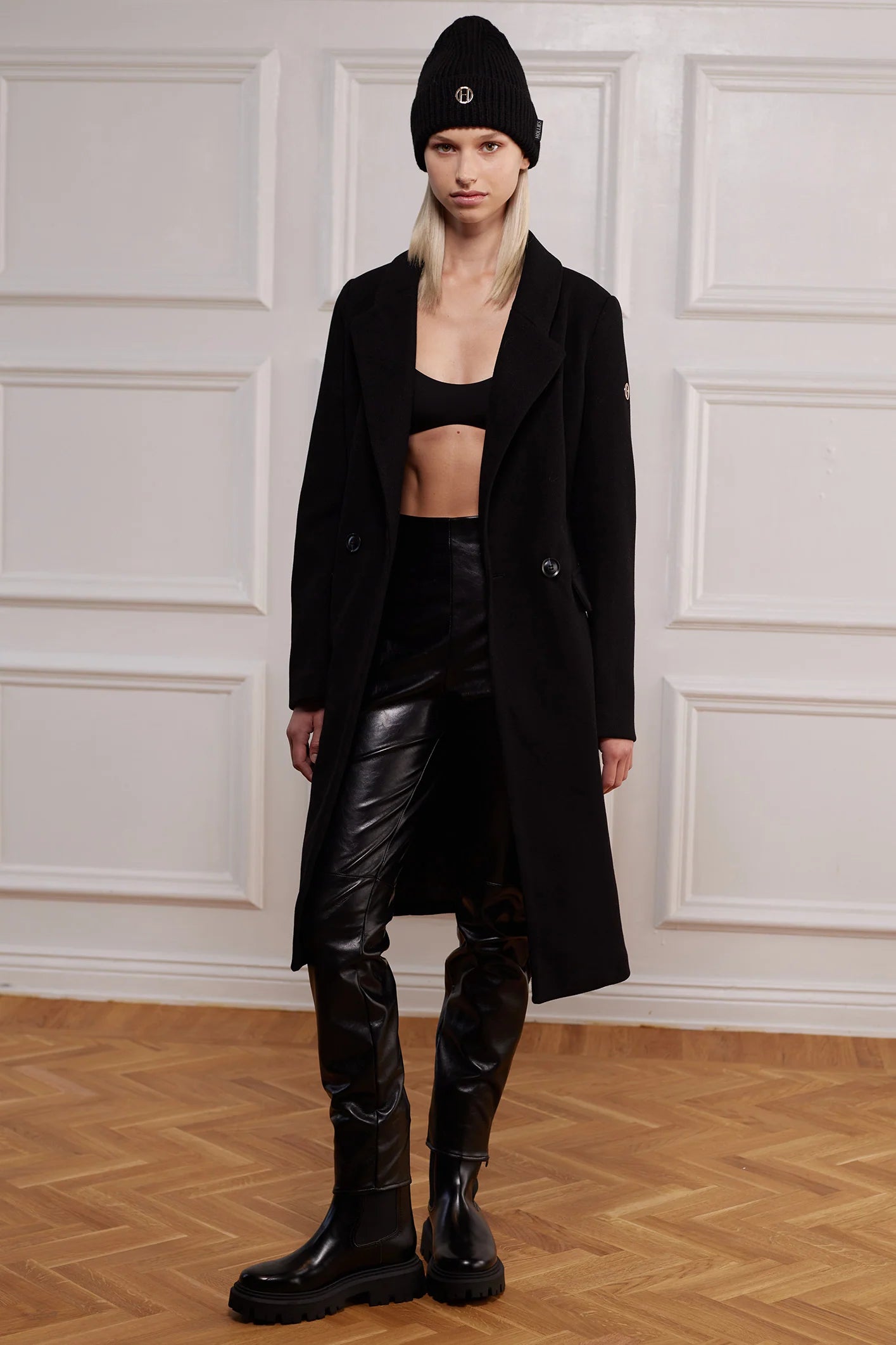 Hollies  Kappa Megan Svart