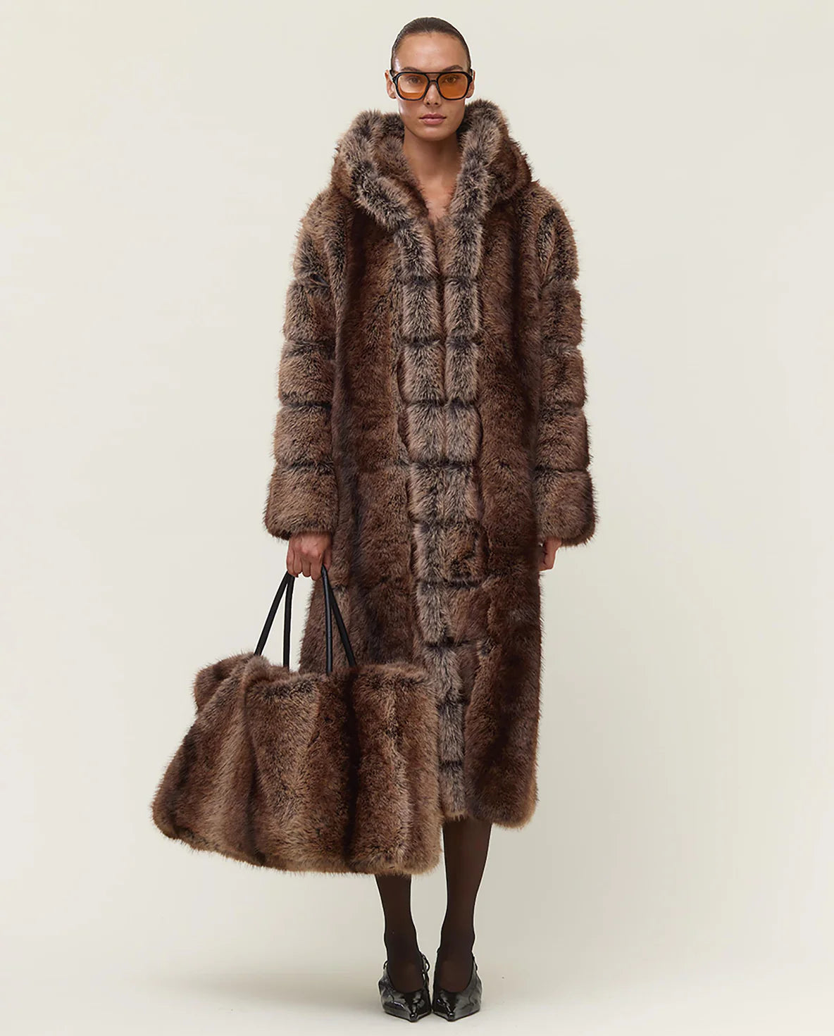 HOLLIES COURTNEY BROWN